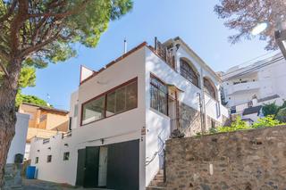 Chalet in De diego velázquez 5. Gran casa a 50m de la playa de canyelles petites.