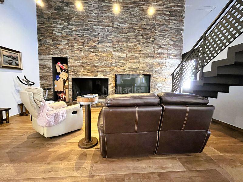 Foto 064d7125-7991-42f3-82f4-0fc74ba0d627. Casa adossada a de dalt 6 a Pontós