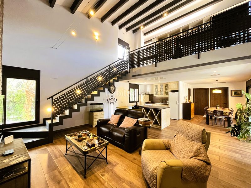 Foto 4748f44b-754d-4cc7-a084-b60385b6f3d8. Casa adossada a de dalt 6 a Pontós