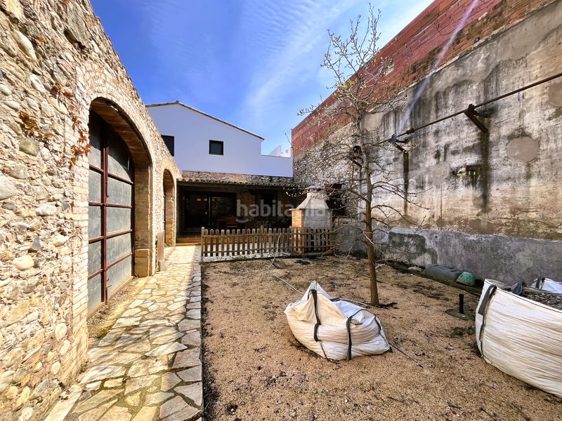 Foto ab3c2349-4827-4f1f-987f-c5120fdfd4f8. Casa adossada a de dalt 6 a Pontós