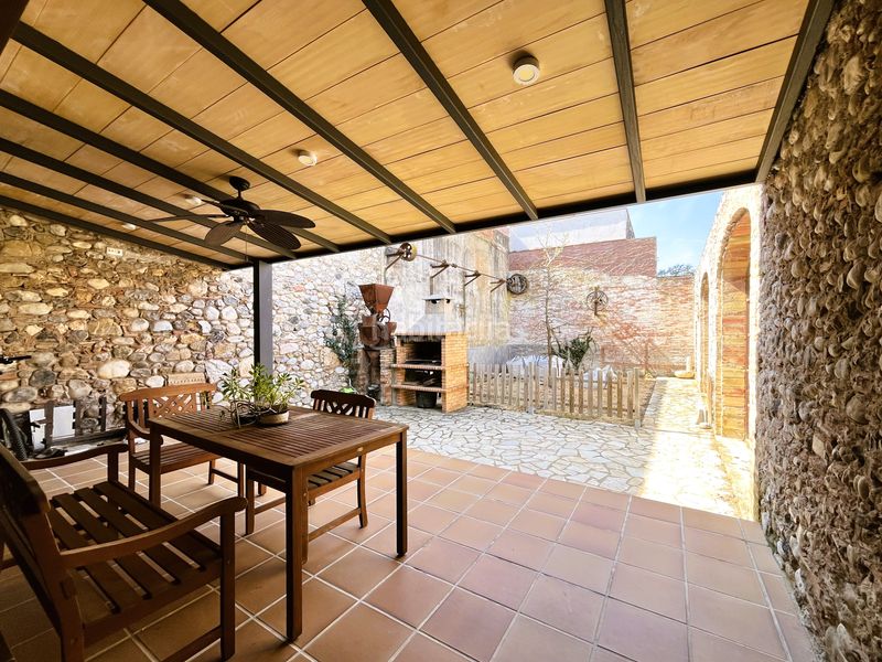 Foto c553d507-982c-42f0-8466-95f8b8bdfdbd. Casa adossada a de dalt 6 a Pontós