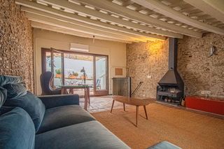 Maison jumelée  Comtes d'empúries 16. Buscas una auténtica casa de estilo rústico en pleno casco antig