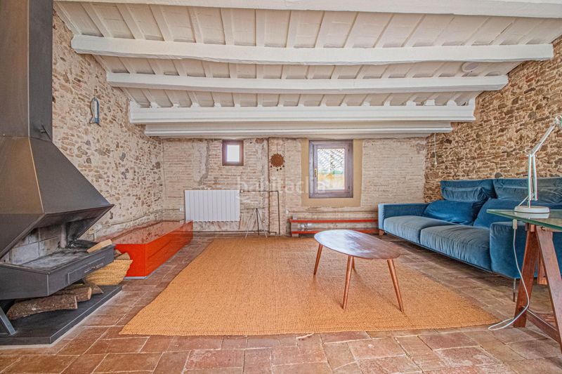 Foto 2ae504f9-a678-4dc4-940b-ba6a98191b43. Casa adossada a comtes d'empúries 16 a Castelló d´Empúries