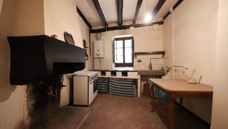 Casa adossada a Major 4. Vive el encanto auténtico de les escaules.