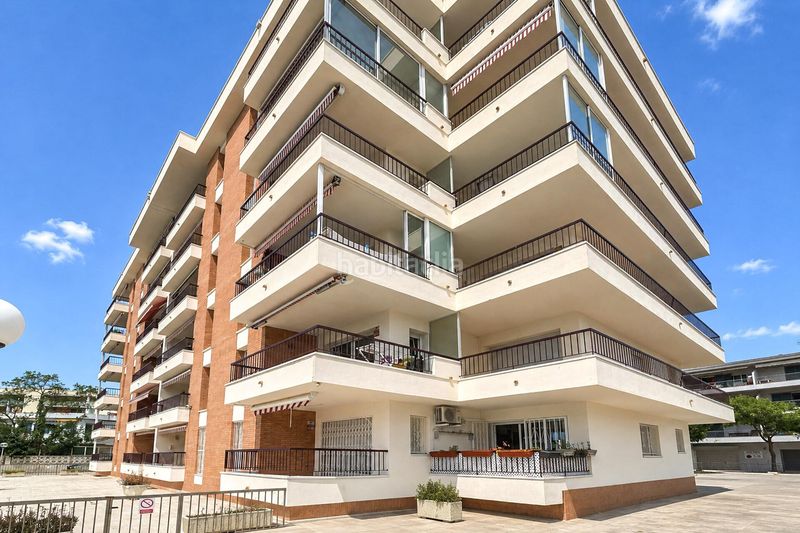 Foto 3d3b9dc3-407b-4066-8fd7-49b78f20bde5. Apartamento terraza con vistas al canal y parking privado en santa margarita en Roses