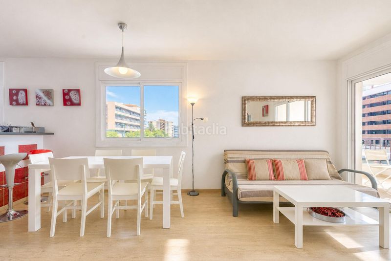 Foto 5279124d-bb51-4482-b574-16a93913693e. Apartamento terraza con vistas al canal y parking privado en santa margarita en Roses