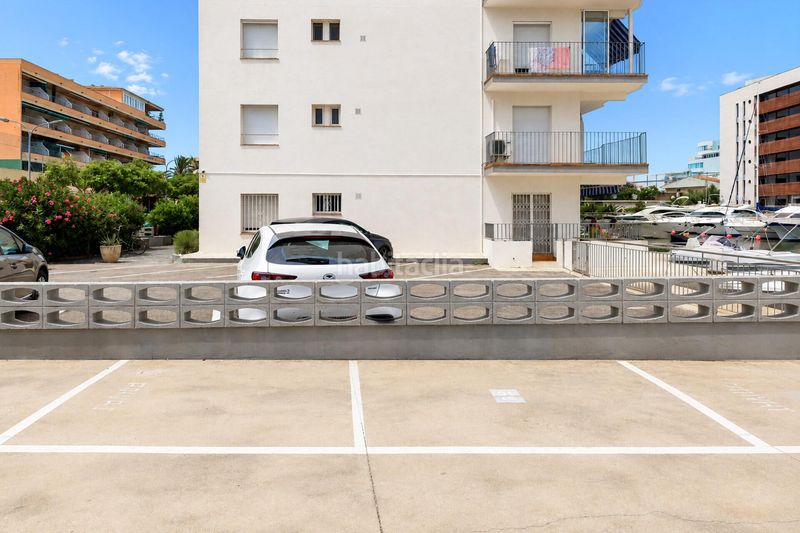 Foto 59a1f0a5-33d9-4c4a-b9b4-28c563380d25. Apartamento terraza con vistas al canal y parking privado en santa margarita en Roses
