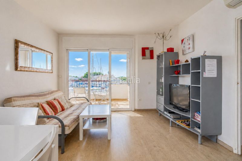 Foto 78a7fa06-8456-430c-96e8-e3257cb62796. Apartamento terraza con vistas al canal y parking privado en santa margarita en Roses