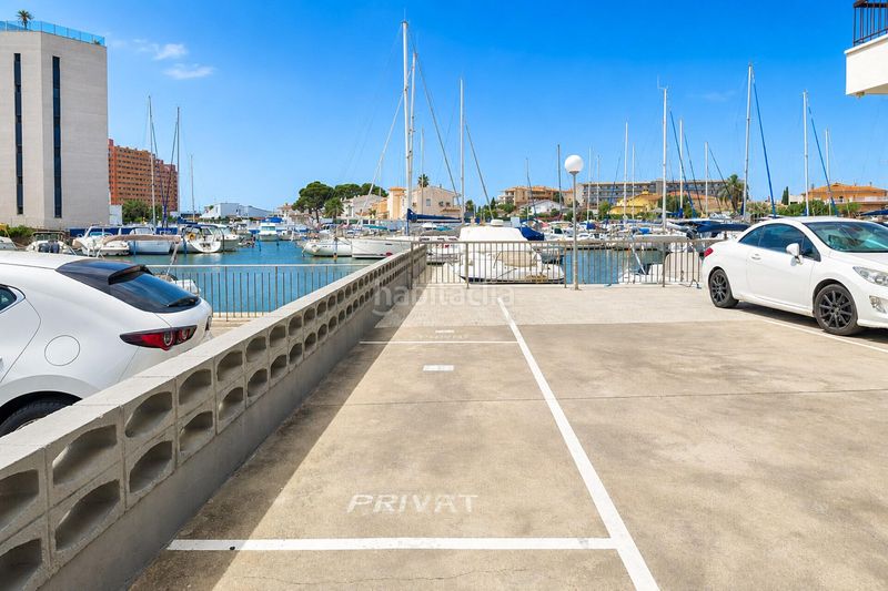 Foto db96b134-4f1a-42c1-8c66-85d4593b27d0. Apartamento terraza con vistas al canal y parking privado en santa margarita en Roses