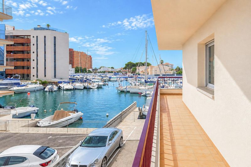 Foto f0556a10-4a4e-4dae-9d0a-62d9325a8984. Apartamento terraza con vistas al canal y parking privado en santa margarita en Roses