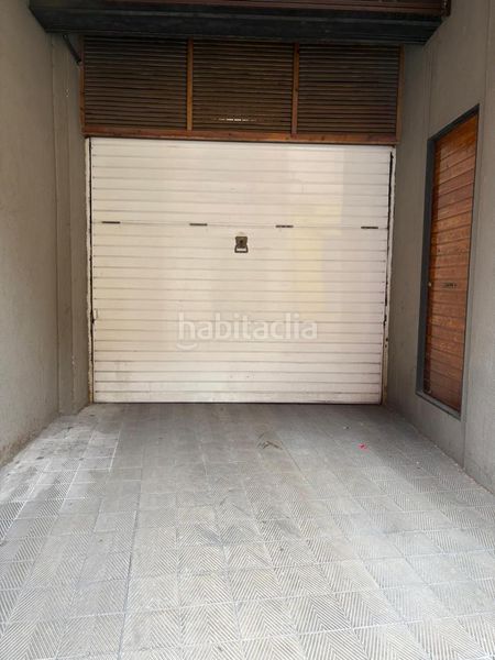 Foto 9da39c49-e4d8-46ff-8fb1-96d7718e6476. Aparcament cotxe a Creu de la Mà Figueres