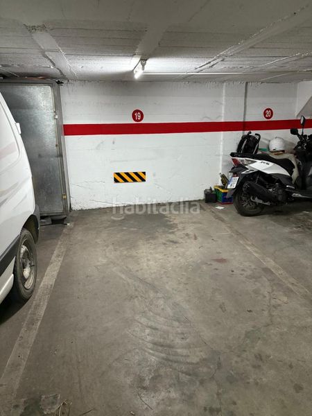 Foto c1c39660-f7e8-42c0-b1dd-f592ebb5af05. Aparcament cotxe a Creu de la Mà Figueres