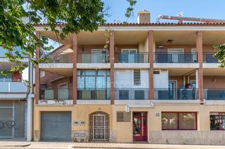Casa adossada a De ponent 38. Casa de 4 habitaciones en roses con gran terraza.