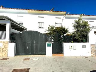 Semi detached house in El Rompido. Vivienda independiente con gran potencial y sin gastos de comuni