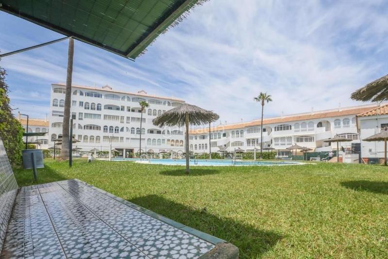 Foto 4f360aad-edaa-48ec-a90d-9121929b13f8. Apartamento piso en venta complejo residencial con piscina y jardines en El Portil