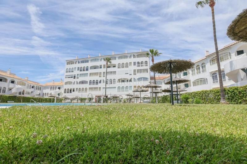 Foto 5e0caba2-a391-4e8a-b402-bdd88926799b. Apartamento piso en venta complejo residencial con piscina y jardines en El Portil