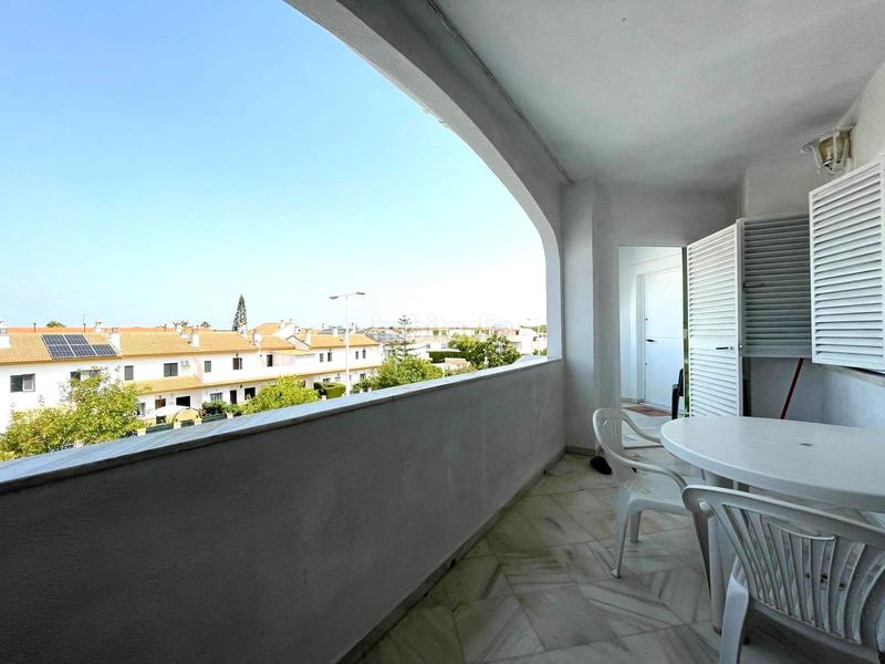 Foto 954f186c-05a3-444e-8199-51ea97d1d413. Apartamento piso en venta complejo residencial con piscina y jardines en El Portil