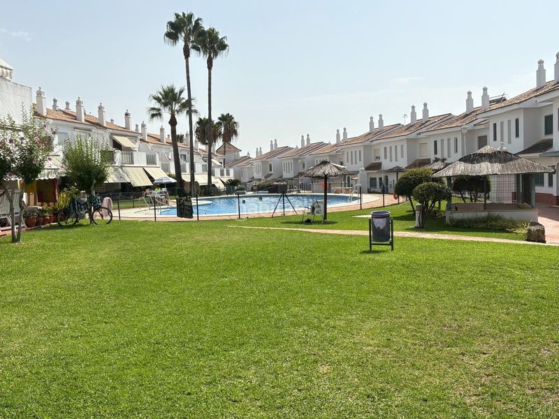 Foto f6b6606f-78e9-4290-bff5-c06ef34fe8ba. Casa adossada amb calefacció piscina a El Portil