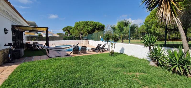 Foto d9d9a687-ad02-433d-ae43-29537dbb1a3b. Casa exclusivo chalet con piscina privada en parcela de 780m en nuevo portil en El Portil