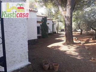 Terreny residencial a Bailén. Finca de olivar con casa.