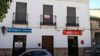Dplex en Plaza de la constitucin. 3. Gran duplex en el centro de la localidad.
