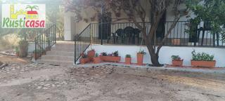 Xalet a Huerta las garcias 10. Chalet con piscina y olivas