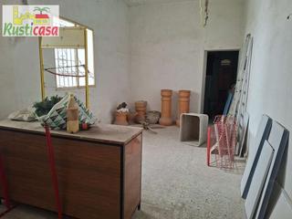 Pis a Manolo gomez bur 57. Vivienda para reformar.