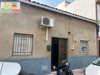 Casa a Bailén. Casa unifamiliar para reformar.