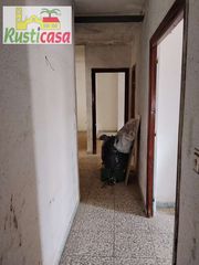 Appartement à Bailén. Piso en venta en el centro de bailén. en bruto.