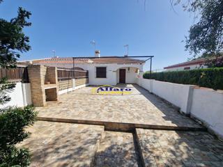 House  N/a. Casa en venta en caño guerrero interior  sector o, 3 dormitorios