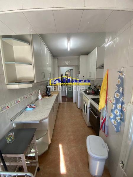 Foto 03a00791-9f77-4c24-b8d6-e11f17bd5ca4. Pis amb calefacció aparcament a La Plata Sevilla