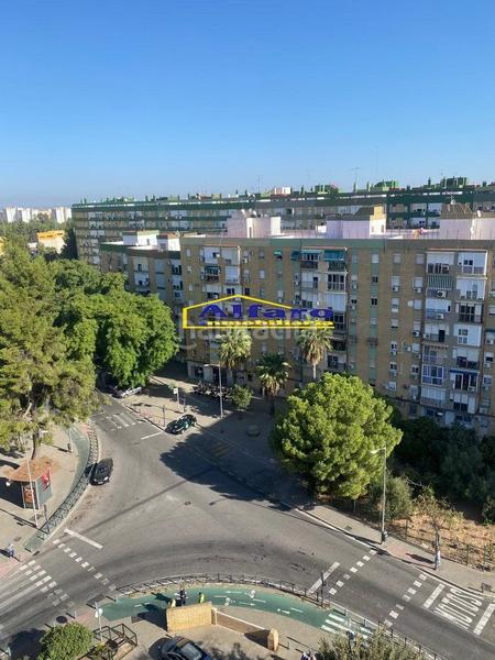 Foto 2f2fe432-3f1d-4f8e-a46d-87fde93766df. Pis amb calefacció aparcament a La Plata Sevilla