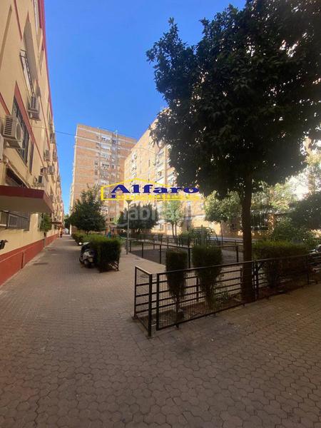 Foto c2951488-56a2-4e79-bdcf-d27ba8334d39. Pis amb calefacció aparcament a La Plata Sevilla