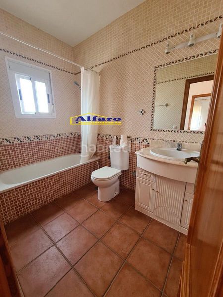 Foto ff39a768-edd7-4d7d-9b3a-c98996a07a00. Xalet amb aparcament a Centro - Torre de la Higuera Almonte