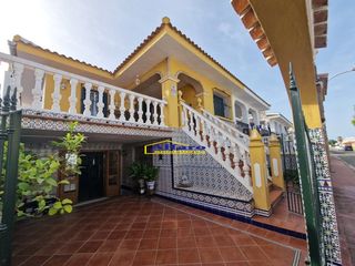 Maison jumelée à Caño Guerrero. Adosado en venta en cotomar  sector a 2ª fase, 5 dormitorios.