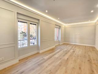 Piso  Calle de ibiza. Fantastico piso totalmente reformado en venta en el elegante bar
