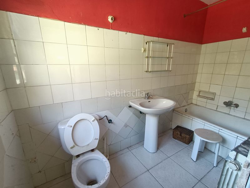 Foto 5b667f1b-37c1-4b89-9740-64810f28a80a. Casa adossada a avenida covadonga 4 a Cangas de Onís