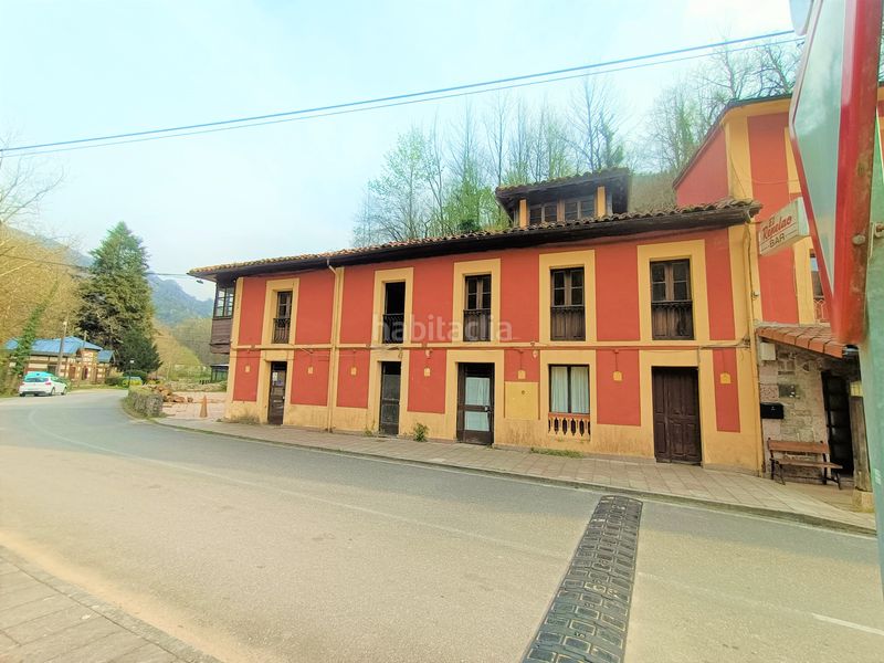 Foto cb0a8140-639e-4eb6-b66a-3ff19f7f39b3. Casa adossada a avenida covadonga 4 a Cangas de Onís