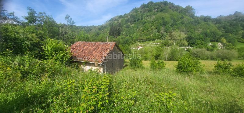 Foto 9cce2c88-90b8-49fe-8fbb-628b1f61e3a0. Edificio en lugar puertas 1 en Cabrales