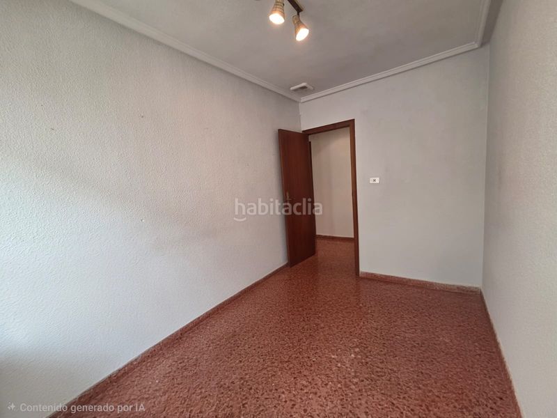 Foto 4c454e52-981b-429e-b37e-afba9240fa67. Flat with fireplace in Plaza de Toros-Avenida Chapí-Trinquete Elda
