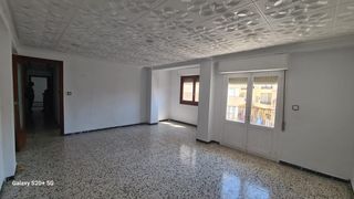 Location Appartement à Calle la cruz 40. Piso en alquiler ideal para inquilinos con muebles propios.