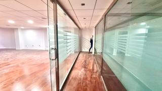 Lloguer Oficina a Plaza trabajadores del calzado 10. Entreplanta para negocio edificio zapatero. elda
