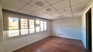 Lloguer Oficina a Plaza trabajadores del calzado 10. Entreplanta para negocio edificio zapatero. elda