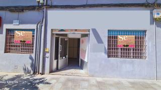 Local Comercial a Calle la cruz 40. Local con salida de humos para cambio de uso a vivienda
