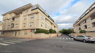 Appartement à Calle caridad 37. Piso impecable con garaje y trastero