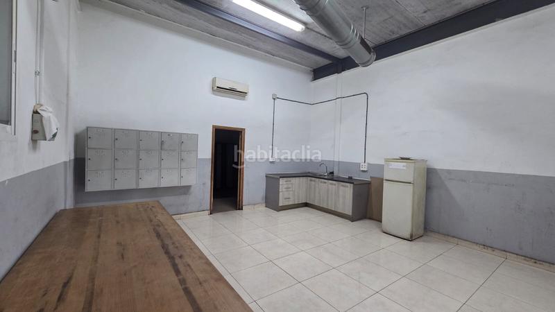 Foto 196d460f-d182-4dae-9138-acd739eed9bb. Nave industrial en carretera país vasc 12 nave industrial con montacargas en Monòver