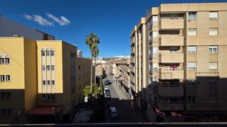 Pis  Calle padre manjón 6. Piso amplio con 2 balcones