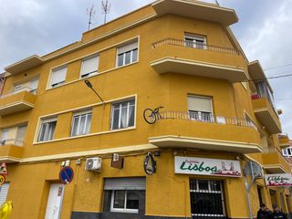 Etagenwohnung in Calle virgen de los desamparados 24. Piso para inversión con inquilinos
