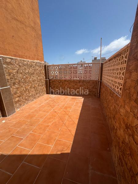 Foto a1fa0035-dd3f-41f4-94ec-7e7ee79e52f1. Miete zweistöckige wohnung in calle coroneles lacasa 23 in Melilla