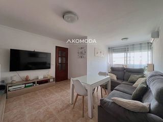 Appartement  Cataluña. Piso 3 dormitorios reformado en isla chica